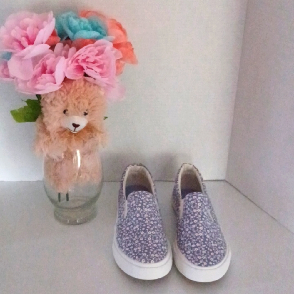 SERRA Women's Shoes Memory Foam Lavander Floral Canvas Sneakers Slip On Size 9.